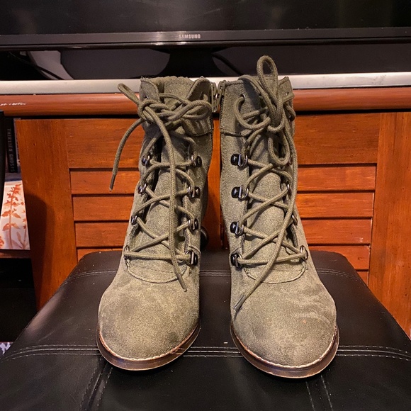 shoes - Picture 3 of 3